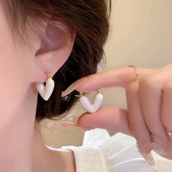 Gold and Beige Color Elegant Charms Beige Enamel Heart Stud Earring - Picture 1 of 9